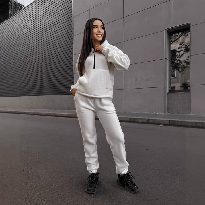 Damen sportliches Fleece-Set mit halbhohem Reißverschluss Kapuzenhoodie und lässiger Jogginghose – Avérine