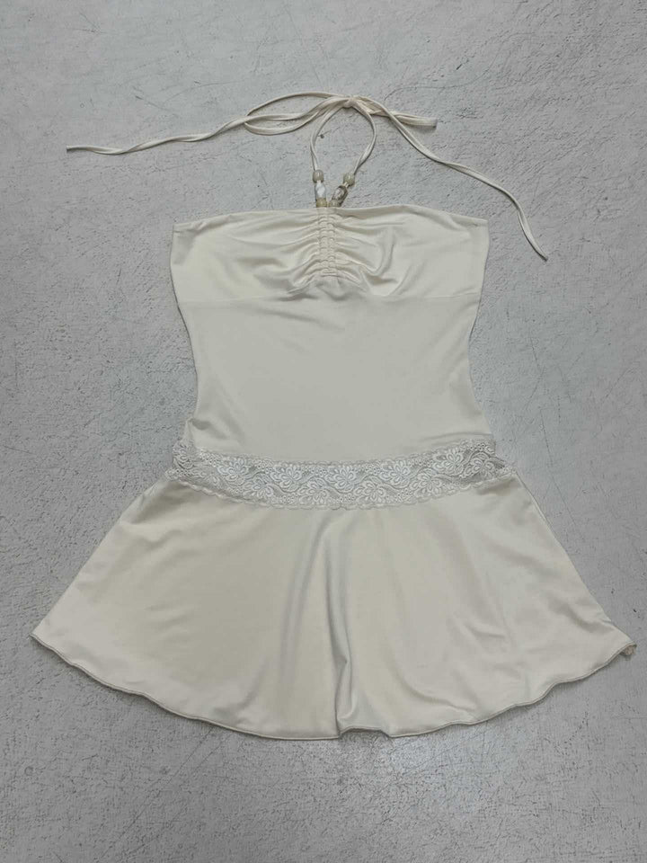 Damen stilvolles Badeoutfit mit gerafftem Oberteil und Spitzenbesatz Echo Archiv