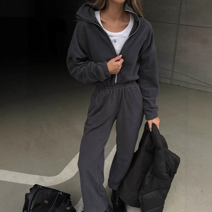 Damen Lässiger Fleece-Hausanzug mit Zip-Kapuze und elastischem Taillenbund – Avérine