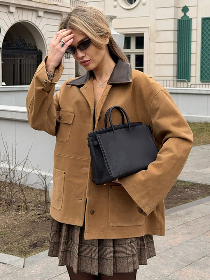 Damen Boxy Kurzjacke aus Veloursleder‑Optik mit Kontrastkragen & Pattentaschen Echoarchiv