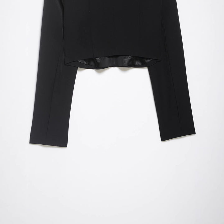 Damen Cropped Smokingsakko im Tuxedo‑Stil mit spitzem Satinrevers Echoarchiv