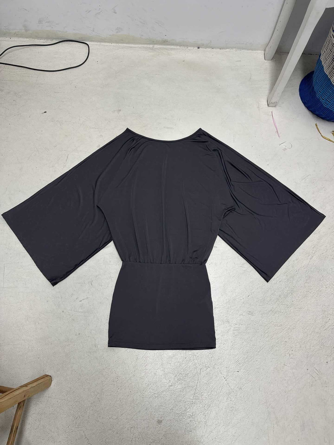 Damen nan schulterfreies Drapiertes Blouson-Top mit weitem Fledermausärmel und tailliertem Bündchen Echo Archiv