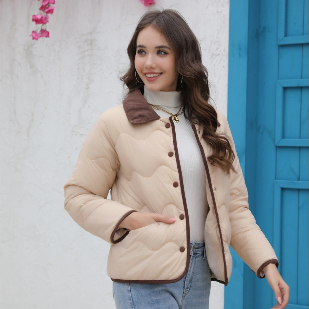 Damen Gequiltete Steppjacke mit Samtkragen und geschwungener Wellensteppung – Célinea
