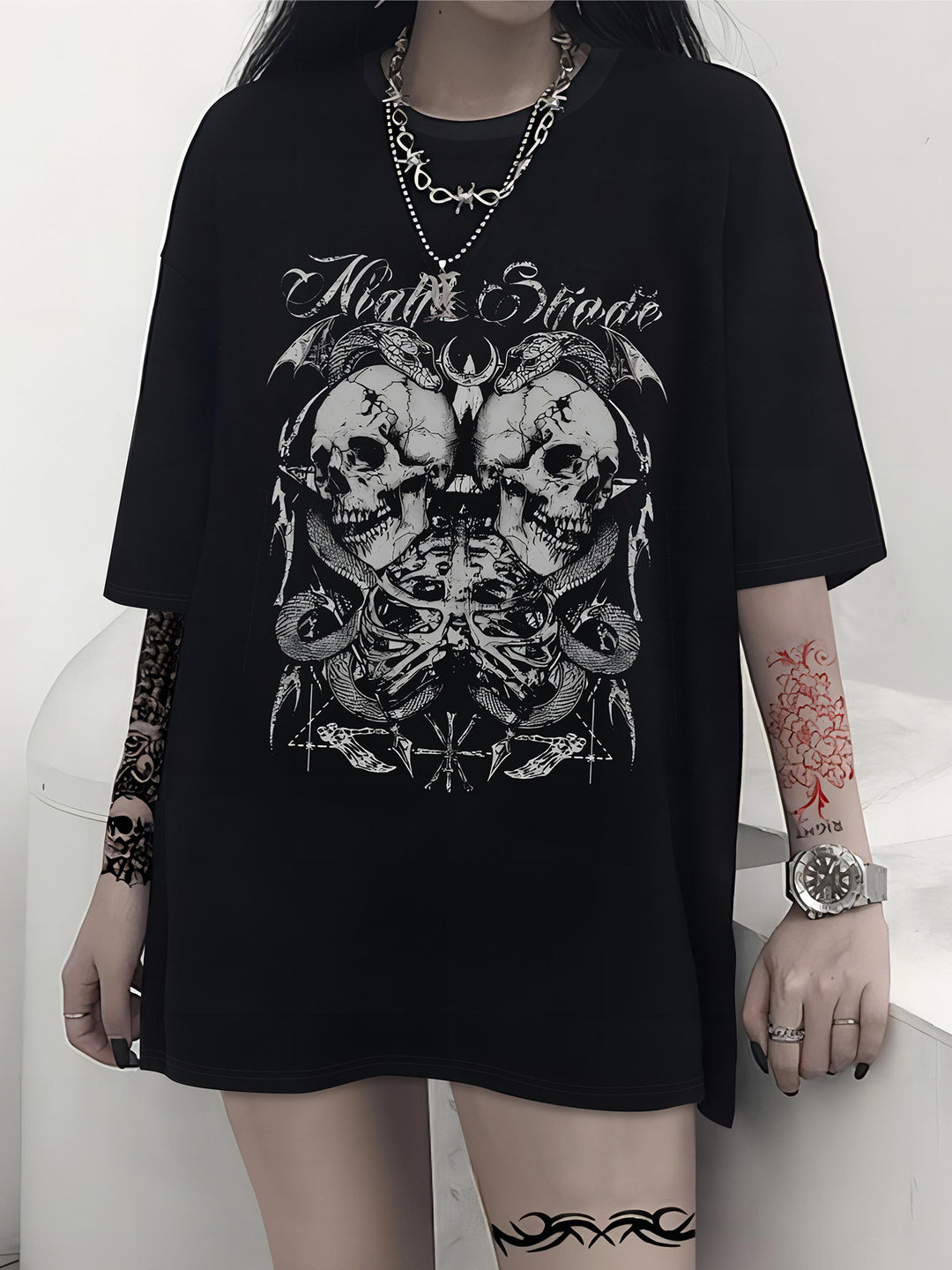 Damen T-Shirt mit künstlerischem Skelettmotiv und einzigartigem Druck Echo Archiv