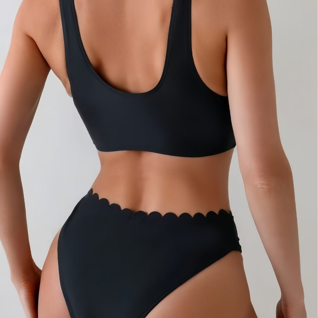 Damen Bikini-Set mit eleganten Wellenkanten und tiefem V-Ausschnitt Echo Archiv