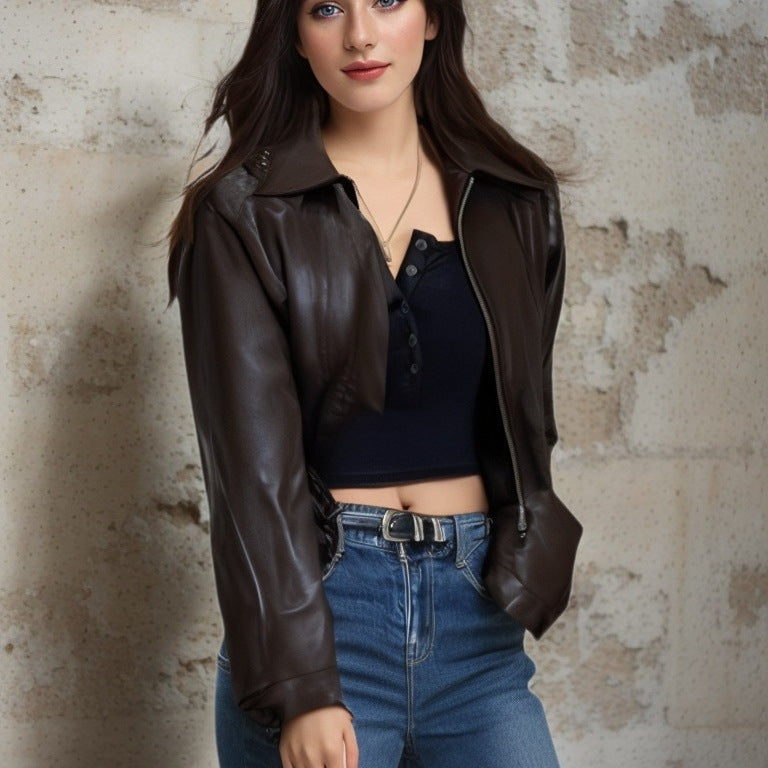 Damen Kurz geschnittene PU-Jacke im Blouson-Stil mit Hemdkragen und tailliertem Gummibund – Célinea
