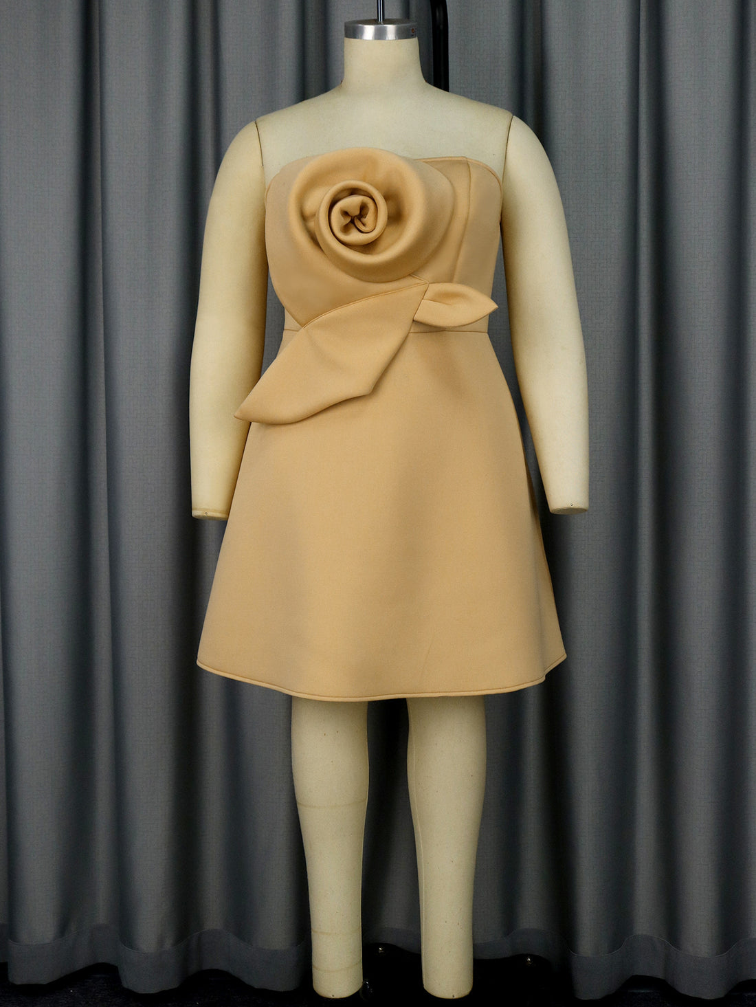 Damen elegantes Trauzeugen-Kleid mit voluminösem Rosen-Detail – Élara
