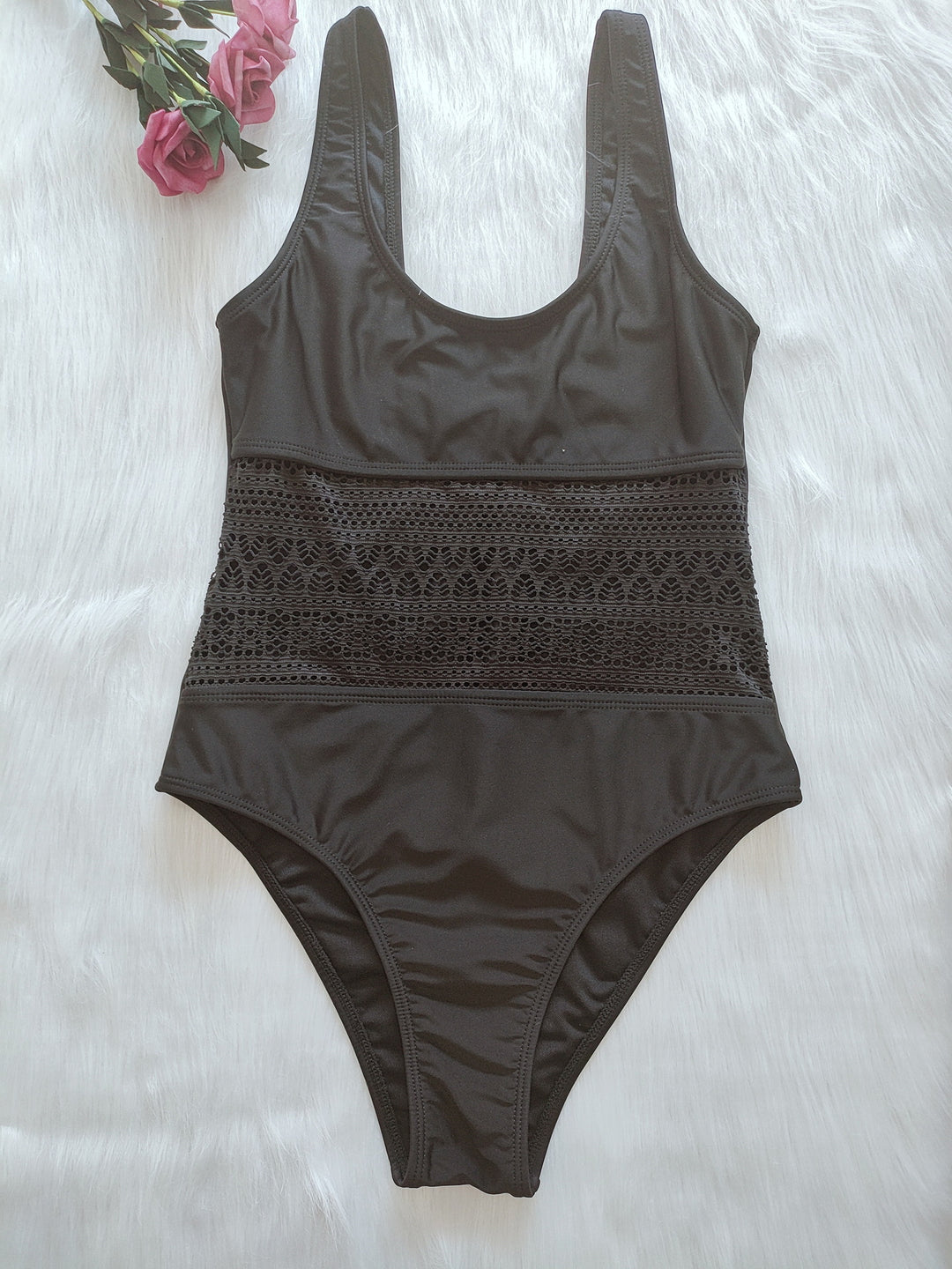 Damen Eleganter Einteiler-Badeanzug mit Spitzenakzenten Echo Archiv