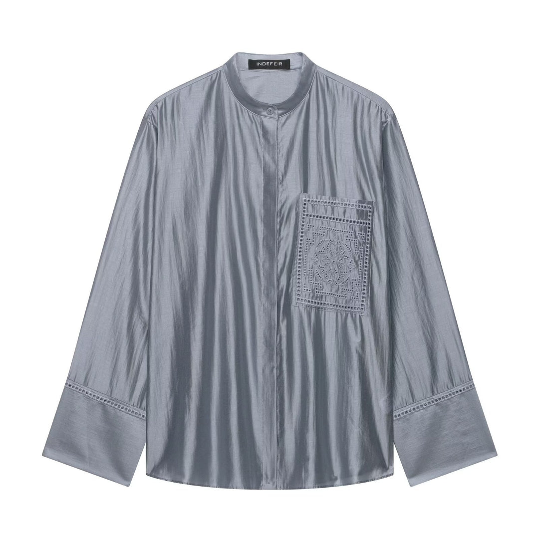 Damen Oversize Seidenoptik-Bluse mit Stehkragen und bestickter Brusttasche Echo Archiv