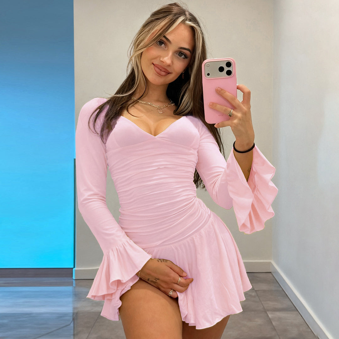 Damen nan tailliertes V-Ausschnitt Skaterkleid mit geraffter Taille und Volantärmeln Echo Archiv