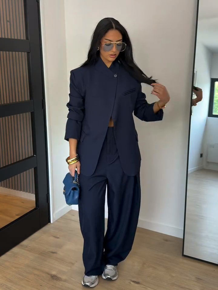 Damen Zweiteiliges Oversize-Sakko mit Stehkragen und weite Bundfaltenhose Echoarchiv