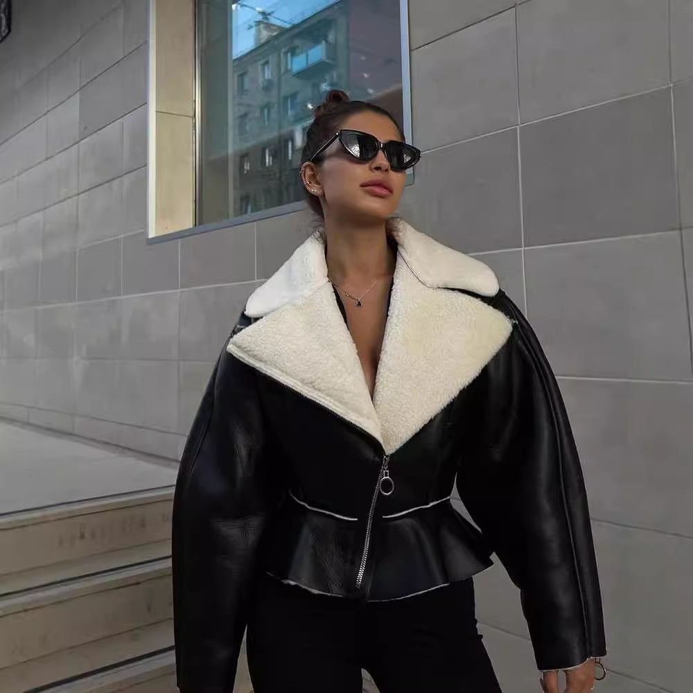 Damen Kurze Lammfellimitat-Bikerjacke mit Oversize-Kragen und asymmetrischem Reißverschluss Echoarchiv