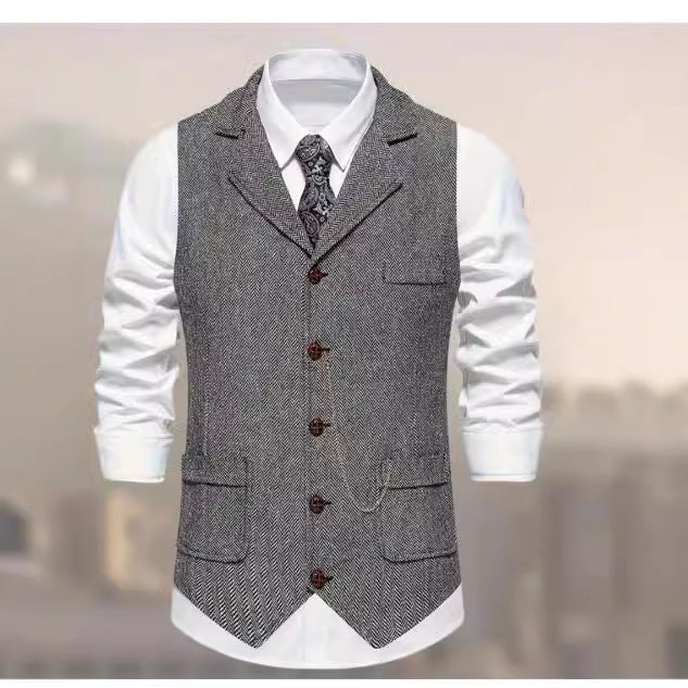 Herren nan Vintage-Weste mit Reverskragen Uhrenkette und Brusttasche Echo Archiv