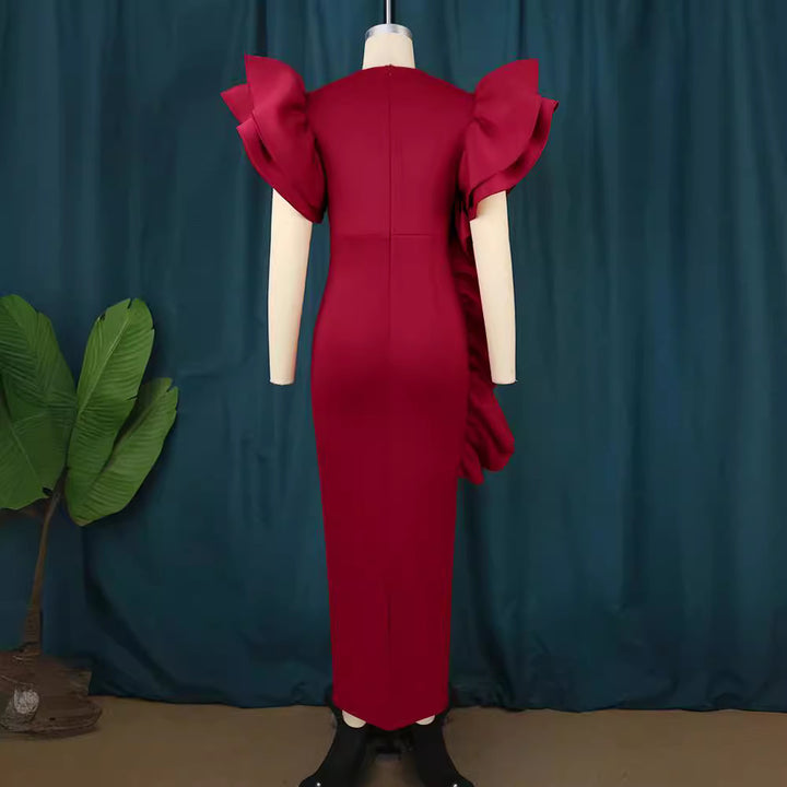 Damen figurumspielendes Abendkleid mit voluminösen Rüschenärmeln Echo Archiv