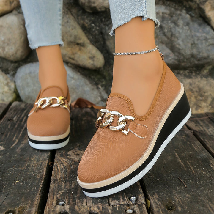 Damen slip-on Plateau-Loafer mit dekorativer Metallkette, strukturiertem Kunstleder und gepolstertem Komfortfußbett Echo Archiv