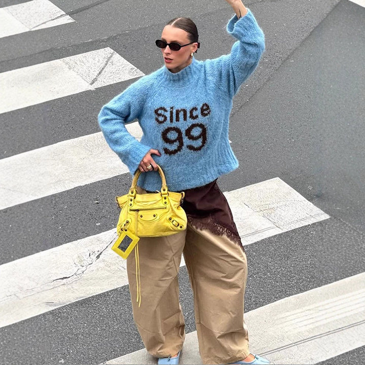 Damen kuscheliger Oversize-Mohairpullover mit hohem Rollkragen und Statement-Logo Echoarchiv