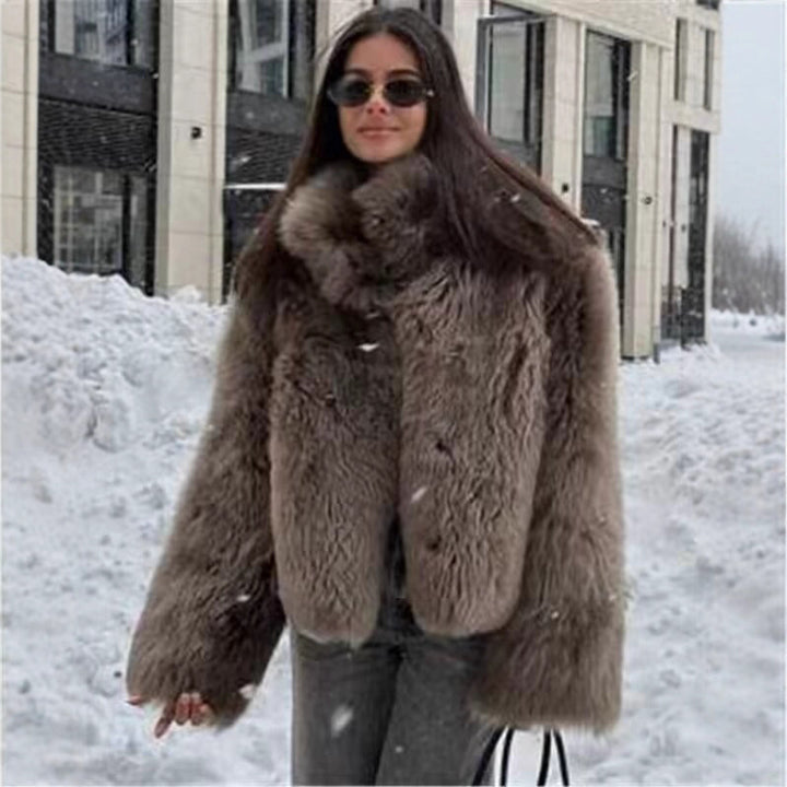 Damen Kurze Kunstfelljacke mit hohem Stehkragen und Oversized‑Silhouette Echo Archiv