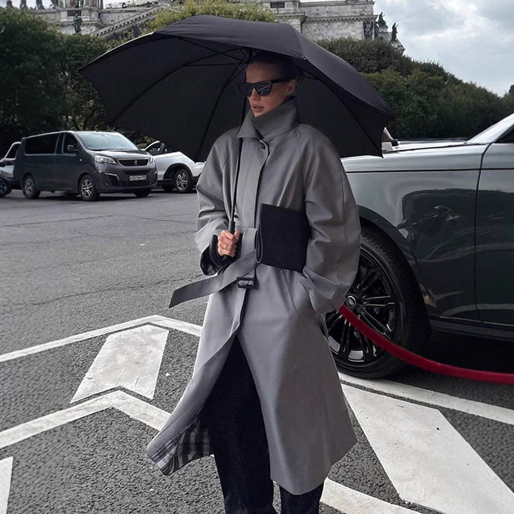 Damen Oversize-Trenchcoat mit hohem Stehkragen, Bindegürtel und verdeckter Knopfleiste Echoarchiv