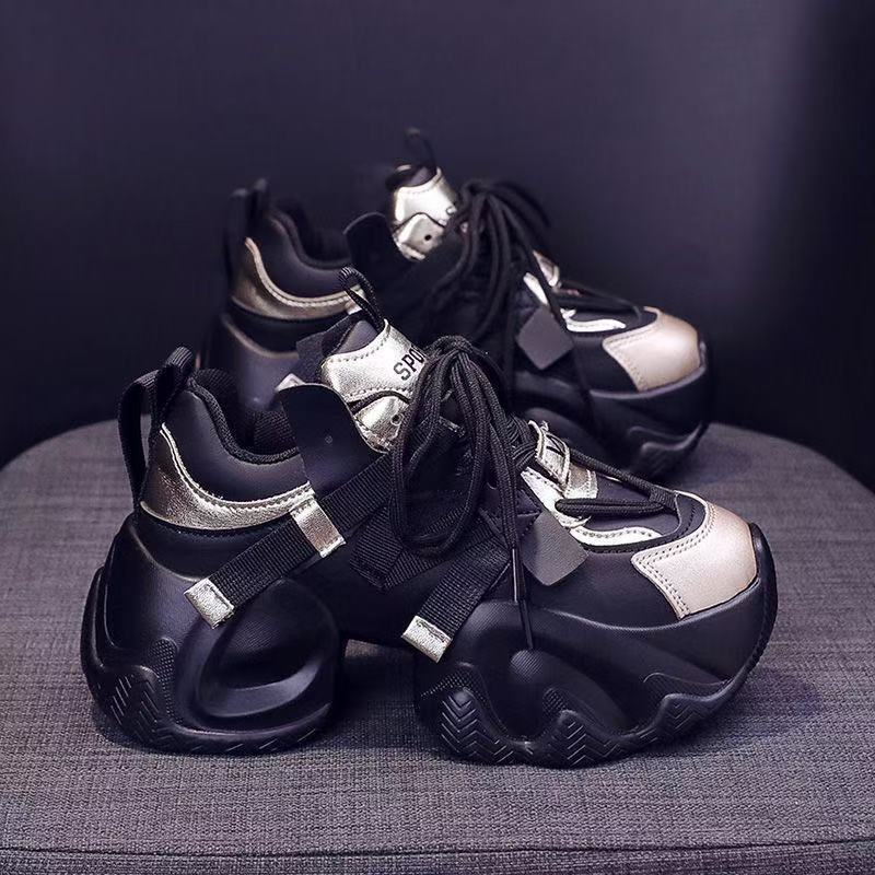 Damen Sportliche Sneaker mit innovativem Dämpfungssystem und futuristischem Design Echo Archiv
