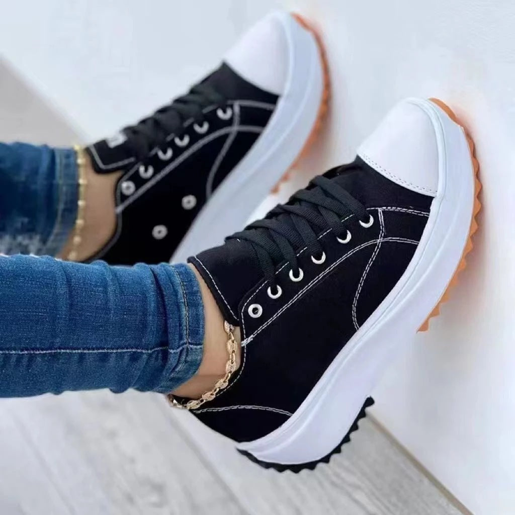 Damen Plateau-Sneaker mit Canvas-Obermaterial, verstärkter Zehenkappe und profilierter Gummilaufsohle Echo Archiv