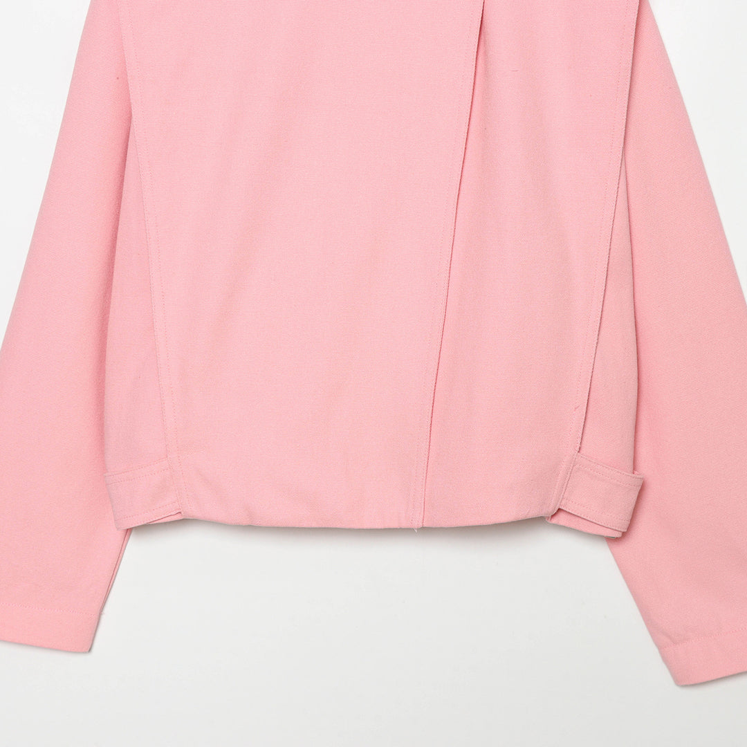 Damen kurz geschnittene Stehkragen‑Jacke mit asymmetrischer Druckknopfblende und Cape‑Schulter – Célinea