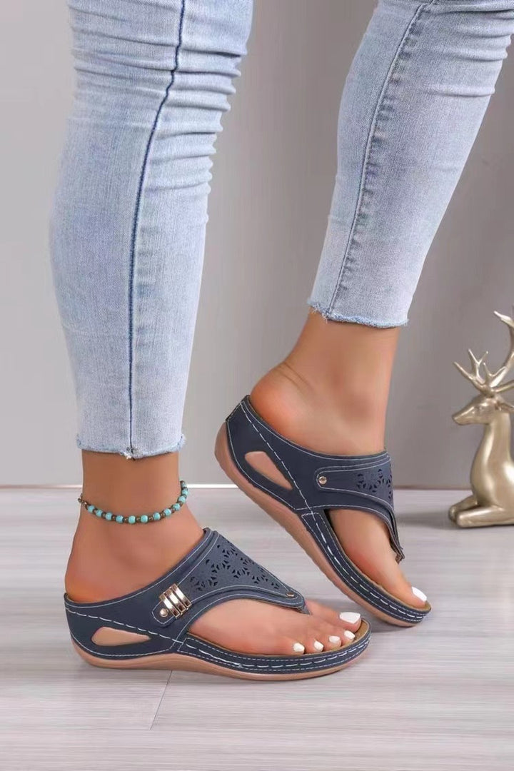 Damen Keil-Sandalen mit ergonomischer Fußbettung und verstellbarem Zehensteg – Sorelia