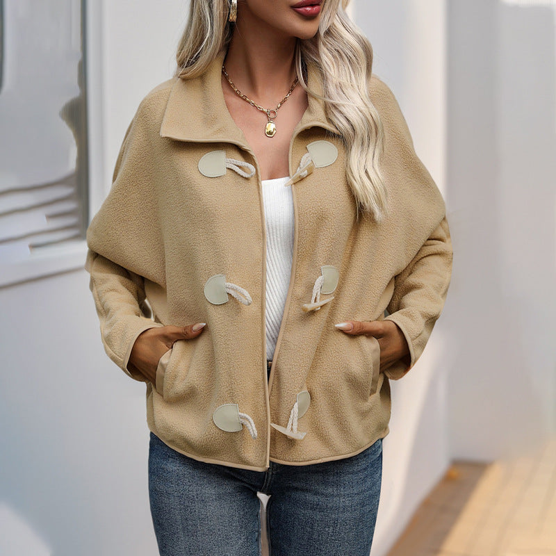 Damen Kurz geschnittene Teddy‑Fleece Jacke mit Knebelverschlüssen Echoarchiv