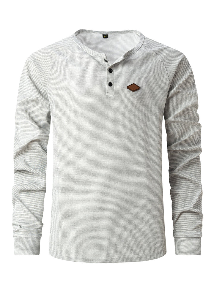 Herren Langarm-Henley-Shirt mit strukturiertem Gewebe und modischen Knopfdetails Echoarchiv