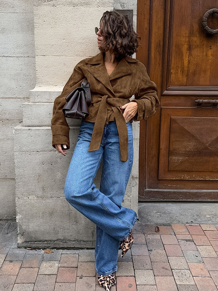 Damen Kurzblouson aus Wildleder‑Look mit Bindegürtel und kastiger Silhouette Echoarchiv