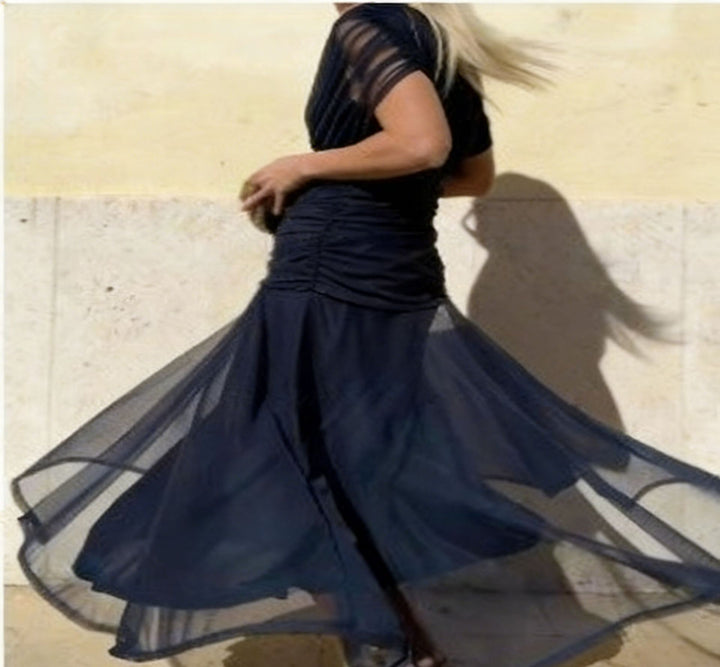 Damen Elegantes Abendkleid mit Off-Shoulder-Ausschnitt und Fließendem Rock Echo Archiv
