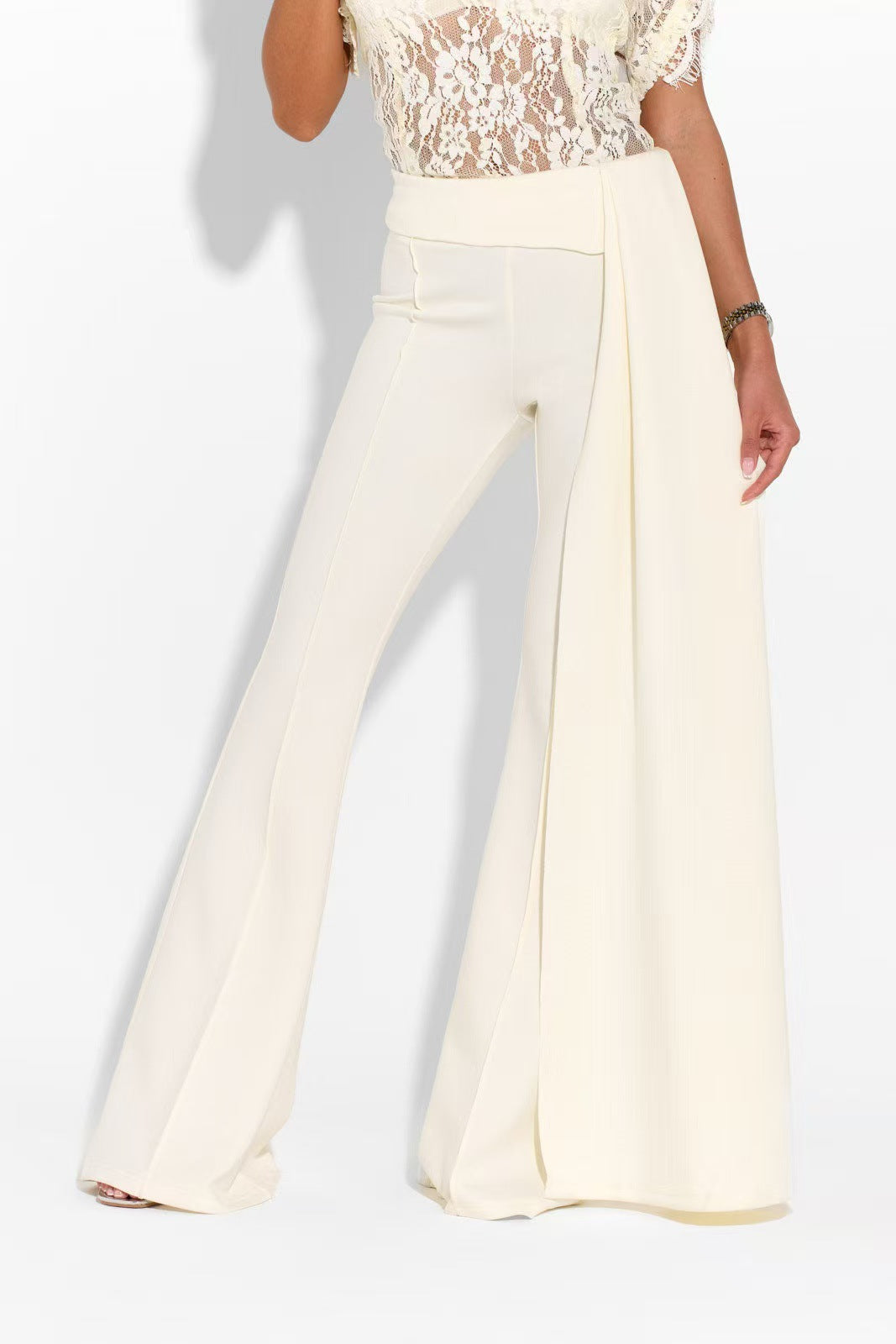 Damen Elegante Flared-Hose mit seitlichem Drapierungseffekt Echo Archiv