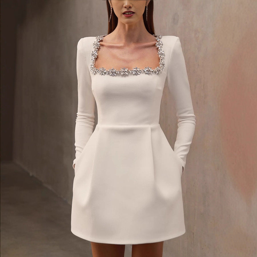Damen elegantes Cocktailkleid mit besticktem Ausschnitt und ausgestelltem Rock Echo Archiv