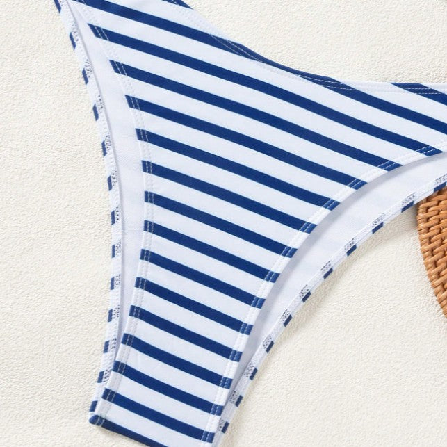 Damen Bandeau-Bikini mit modischen Streifen und elegantem Ringdetail Echo Archiv