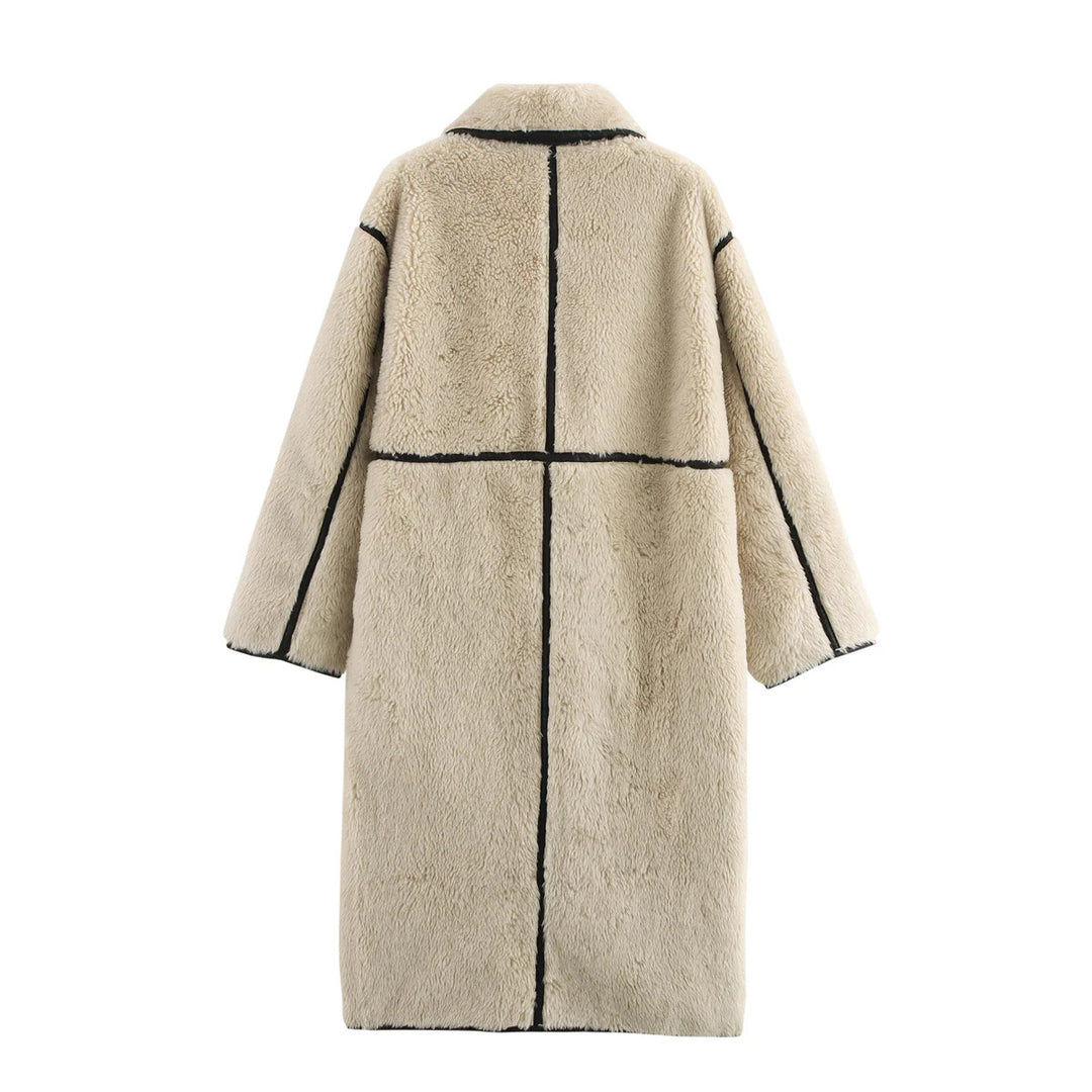 Damen langer Teddy-Mantel mit Knebelverschlüssen, kontrastierender Paspelierung und voluminösem Oversize-Kragen – Montévia