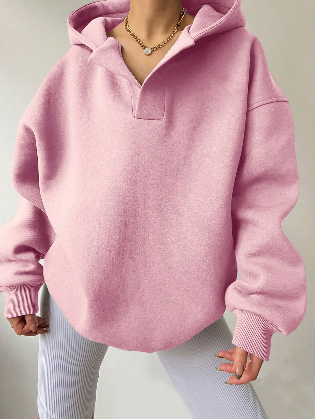 Damen Oversize-Kapuzenpullover aus schwerem Sweatstoff mit V‑Ausschnitt‑Detail und langen Rippbündchen – Auréline