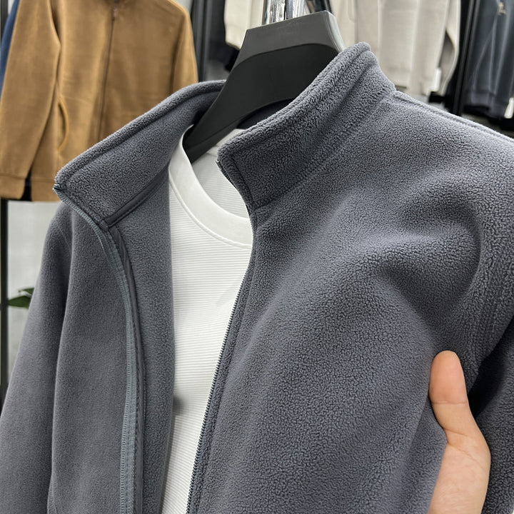 Herren Fleecejacke mit hohem Kragen und praktischen Taschen Echoarchiv