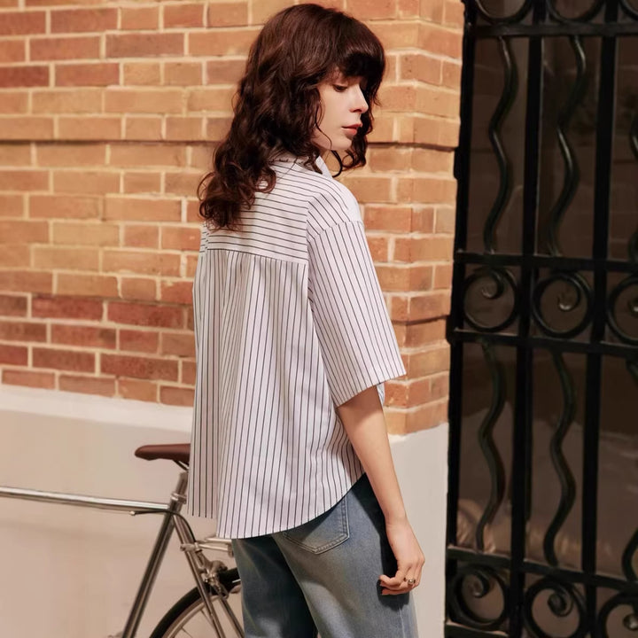 Damen Modisches Polo Shirt mit trendigen Streifen und Reißverschluss Echo Archiv