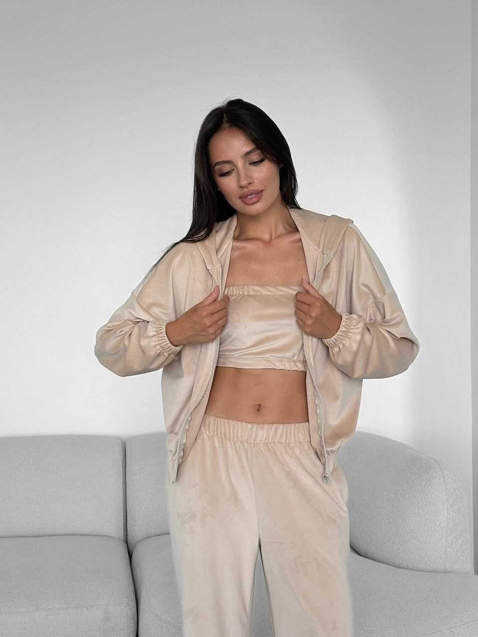 Damen Velours-Loungewear-Set mit Kapuzenjacke, Bandeau-Top und Jogginghose Echoarchiv