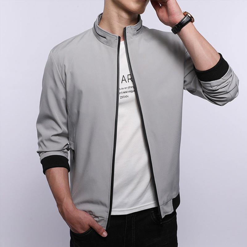 Herren sportliche Übergangsjacke mit hohem Kragen und funktionalem Reißverschluss Echoarchiv