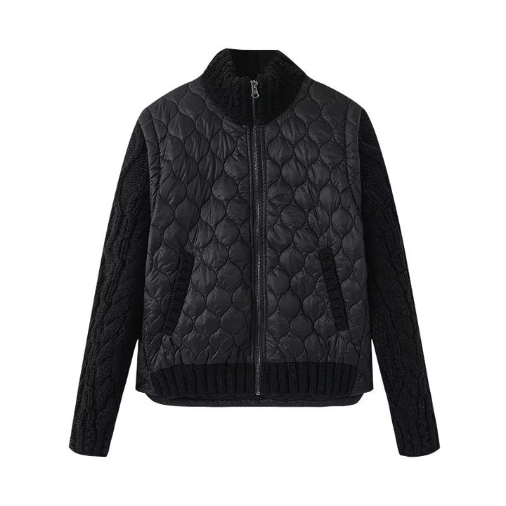 Damen gesteppte Hybridjacke mit Strickärmeln, Stehkragen und Pattentaschen – Célinea