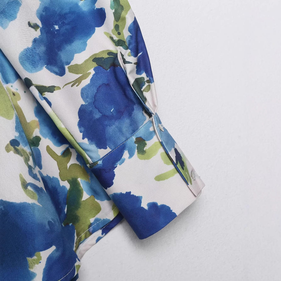 Damen Locker geschnittene seidenähnliche Hemdbluse mit Aquarell-Print Echoarchiv