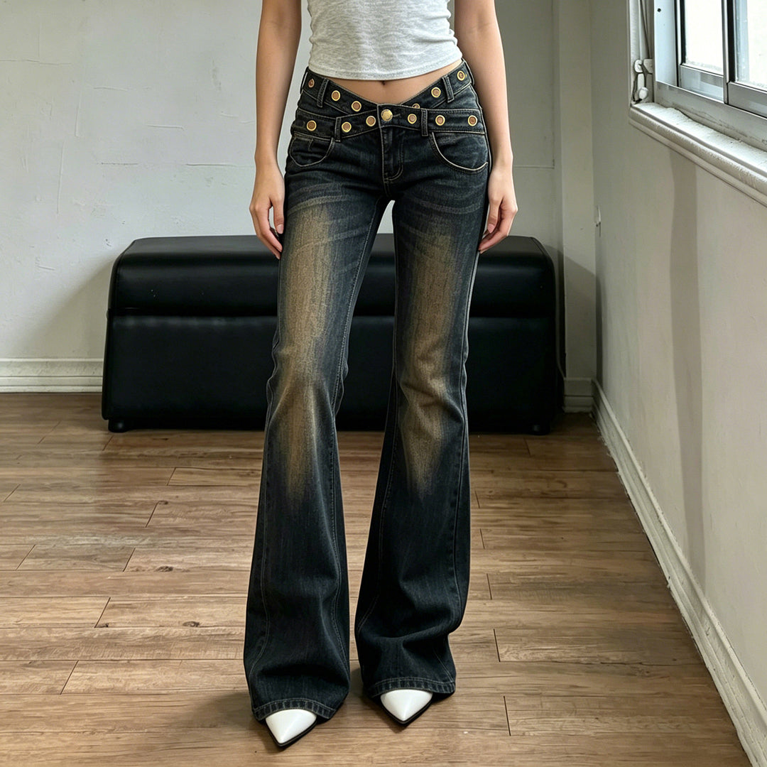 Damen Flared Jeans mit einzigartigen Knopfdetails und raffinierten Applikationen Echo Archiv