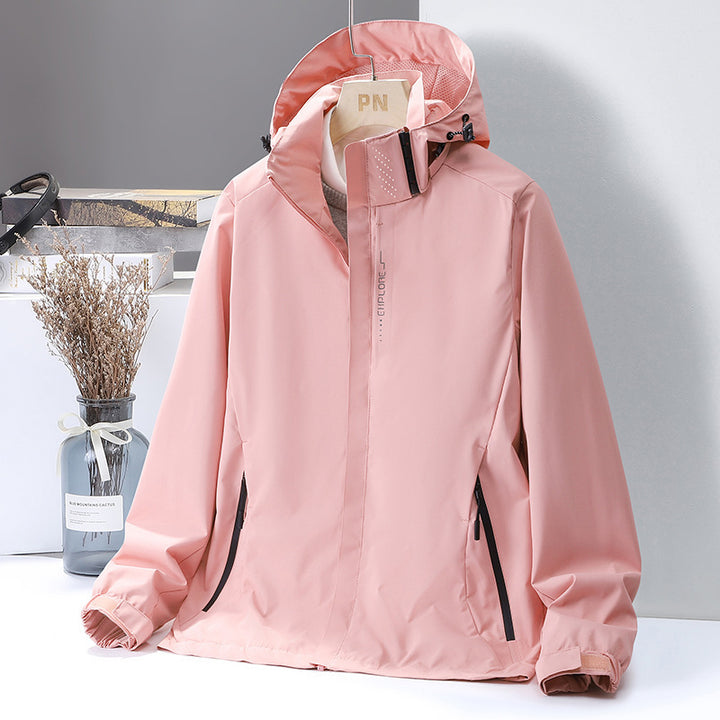 Damen Leichte Softshell-Kapuzenjacke mit winddichter Sturmleiste und verdeckten Reißverschlusstaschen – Célinea