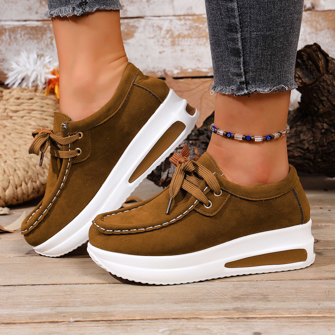 Damen Bequeme Keil‑Plateau‑Sneaker mit Wildlederoptik und gepolstertem Komfortfußbett – Névara