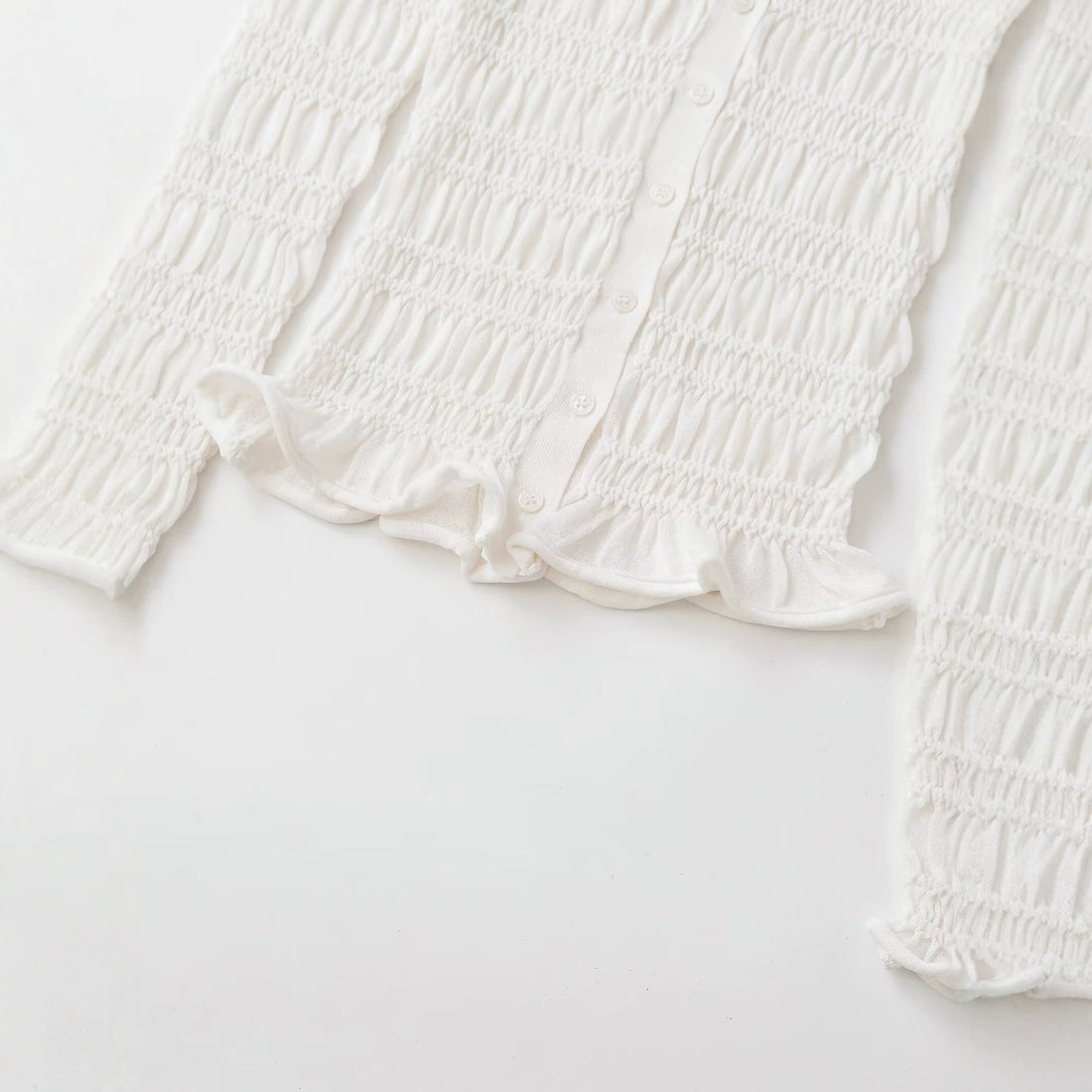 Damen Gesmoktes Feinstrick-Cardigan mit Rüschenabschluss und Knopfleiste Echo Archiv
