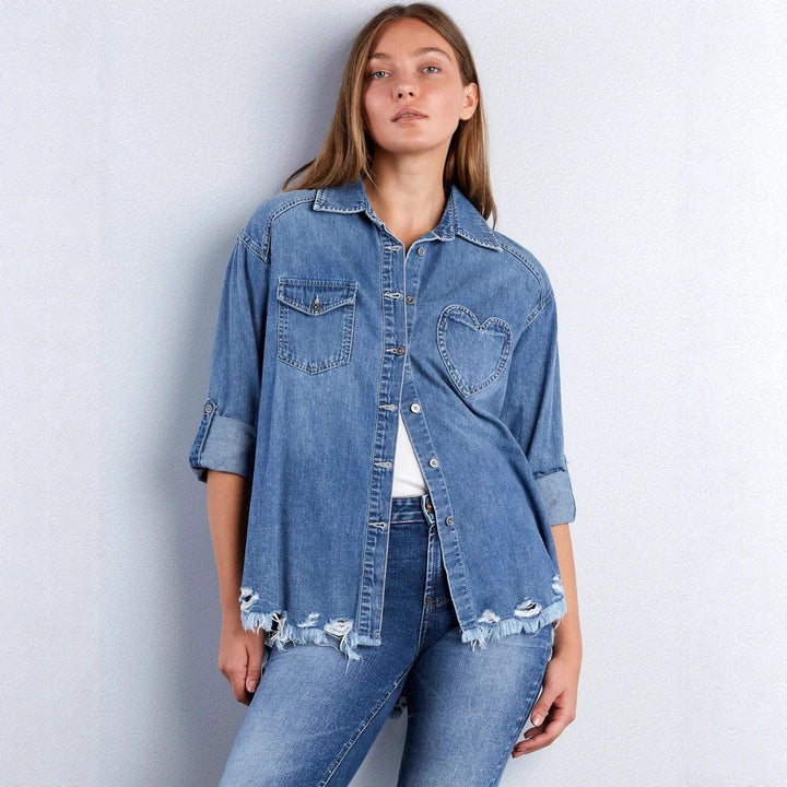 Damen nan lässige Denim-Hemdjacke Oversize mit aufgesetzten Brusttaschen, Herz-Stickdetail und ausgefranstem Saum Echo Archiv