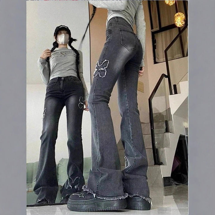 Damen Hochtaillierte Flared-Jeans mit Schmetterlingsstickerei, rohem Saum und sculptendem Stretchbund Echo Archiv