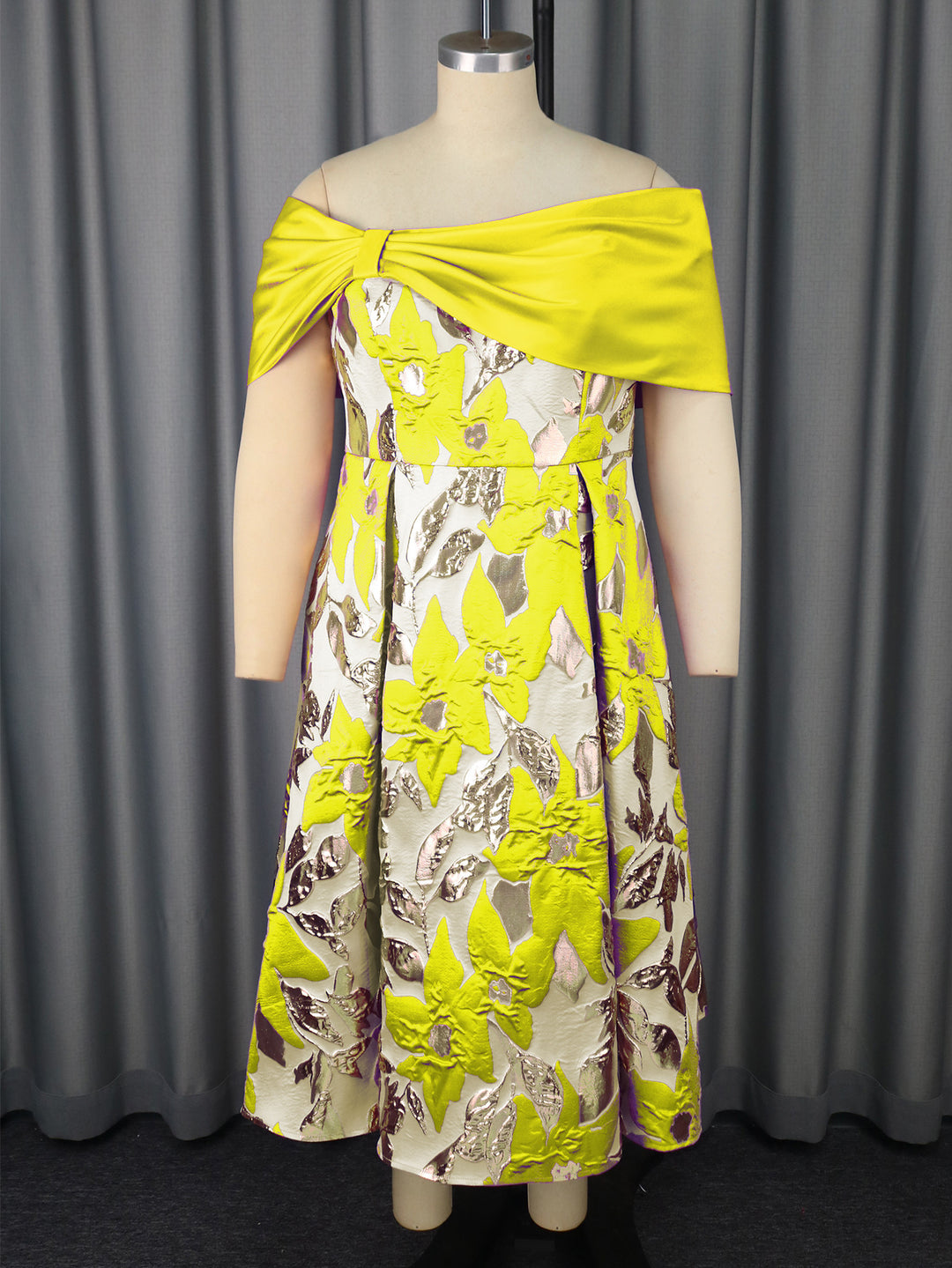 Damen Glamouröses Abendkleid mit Drapierung Echo Archiv