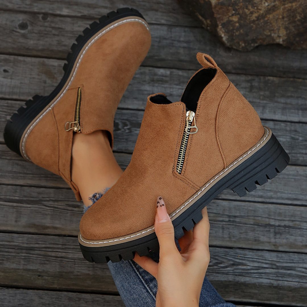 Damen Kurzschaft-Stiefelette aus Velourslederoptik mit profilierter Gummisohle und seitlichem Reißverschluss – Varelle