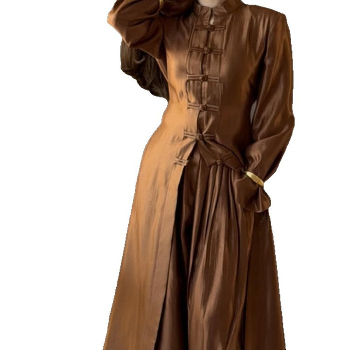 Damen Maxikleid mit Stehkragen, traditionellem Knotenverschluss und Ballonärmeln Echoarchiv